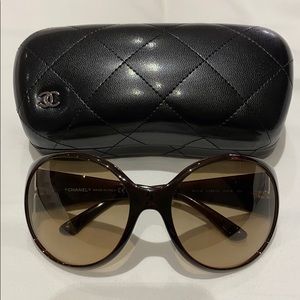 Chanel Oval Sunglasses *NEW* with original case